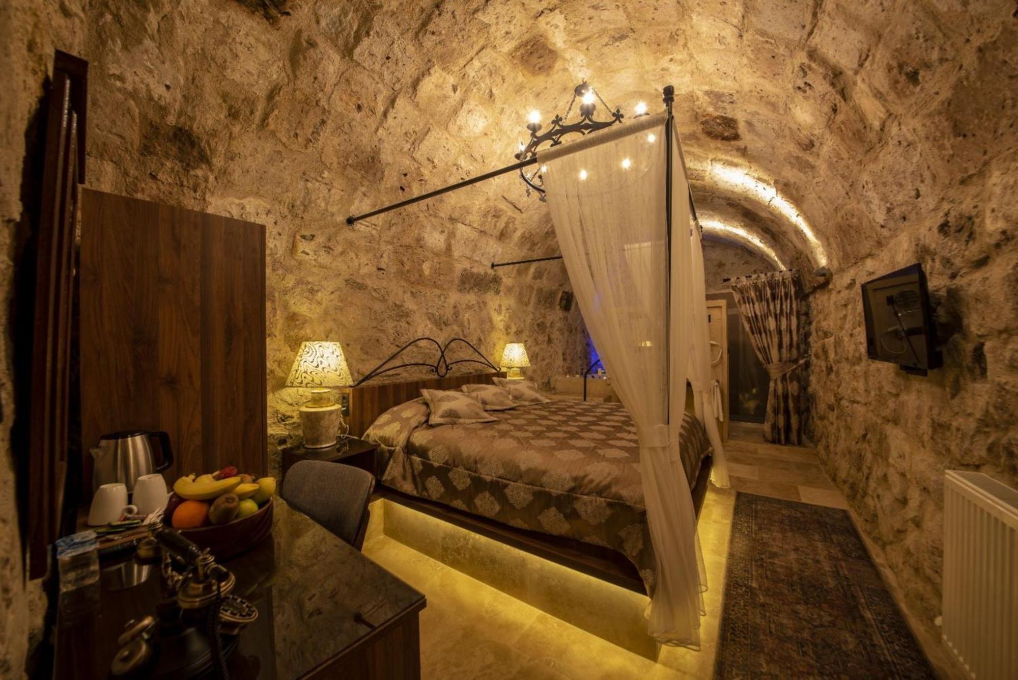 Sunak Cave Hotel อูร์กุบ ภายนอก รูปภาพ