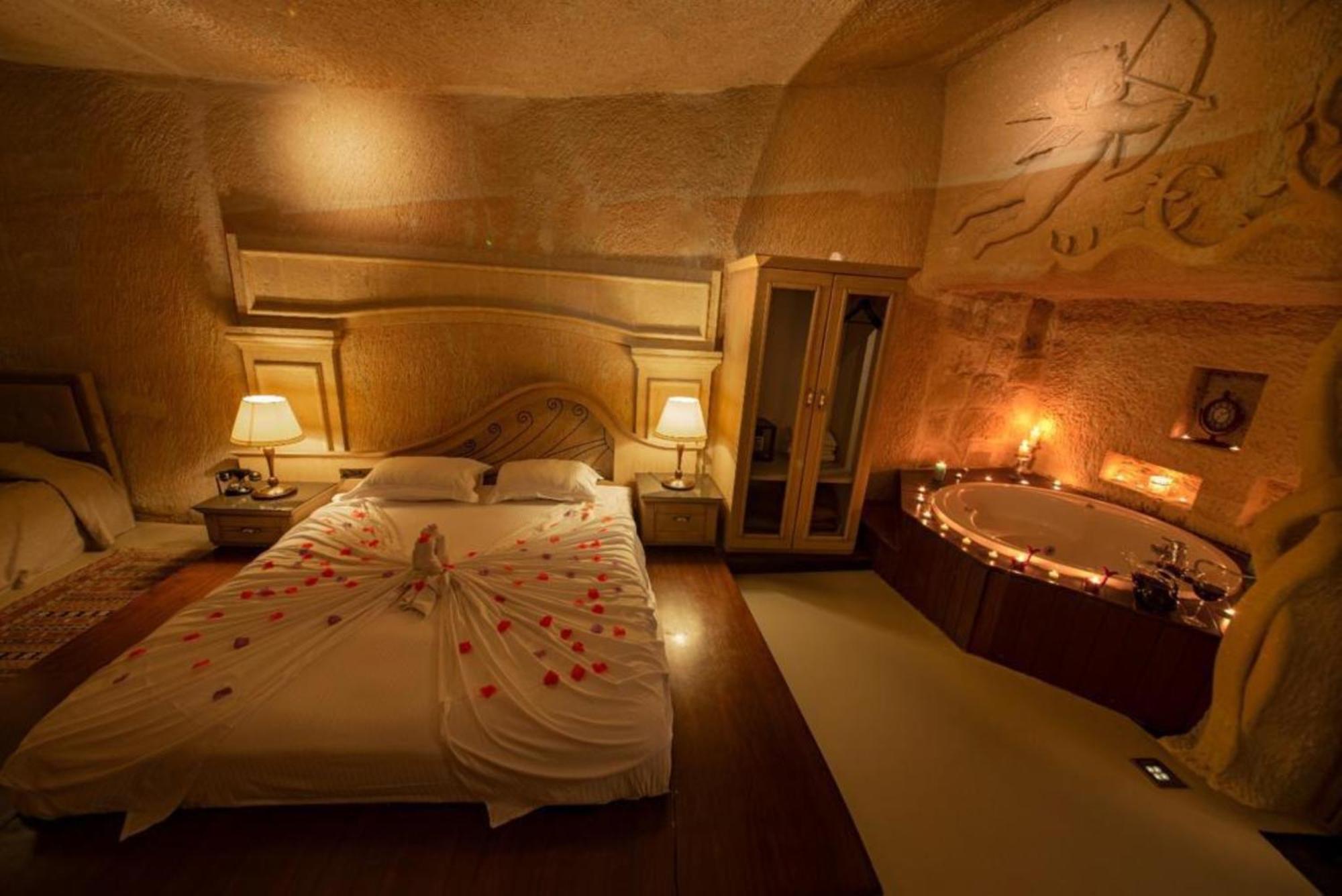 Sunak Cave Hotel อูร์กุบ ภายนอก รูปภาพ