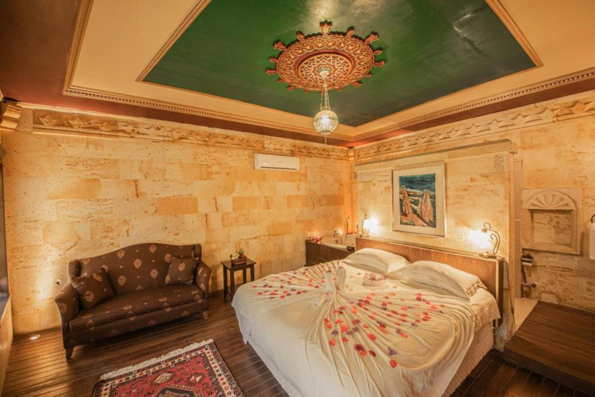 Sunak Cave Hotel อูร์กุบ ภายนอก รูปภาพ